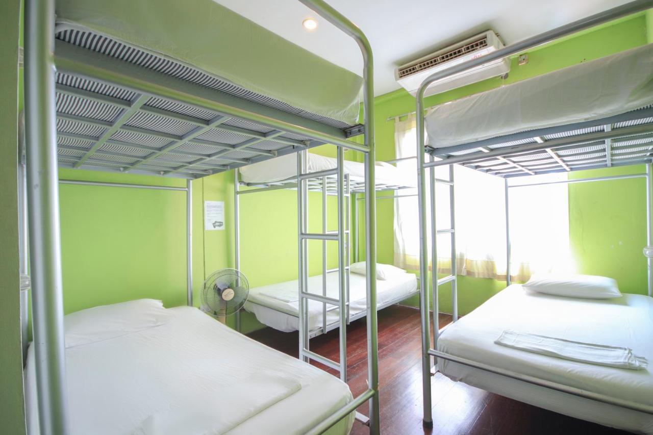 Oyo 1054 Phuket Backpacker Hostel Exterior foto