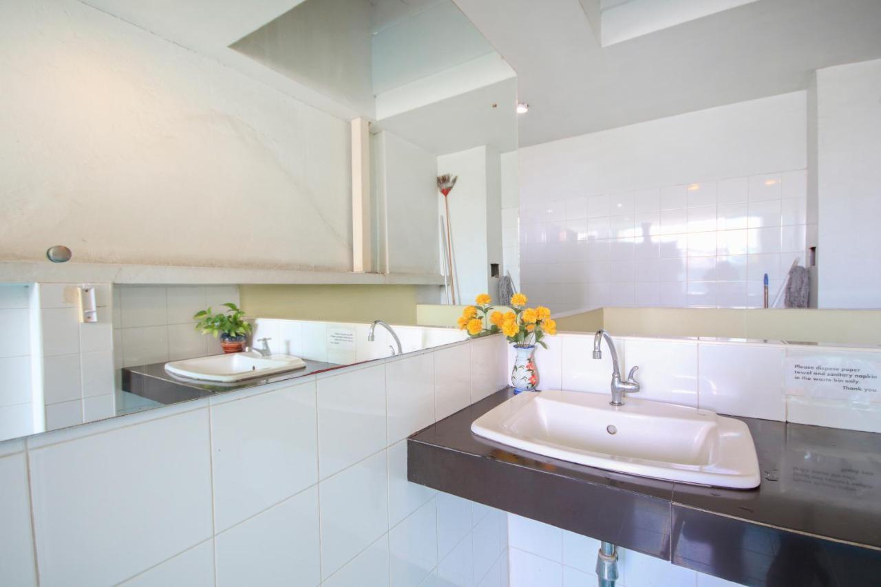 Oyo 1054 Phuket Backpacker Hostel Quarto foto