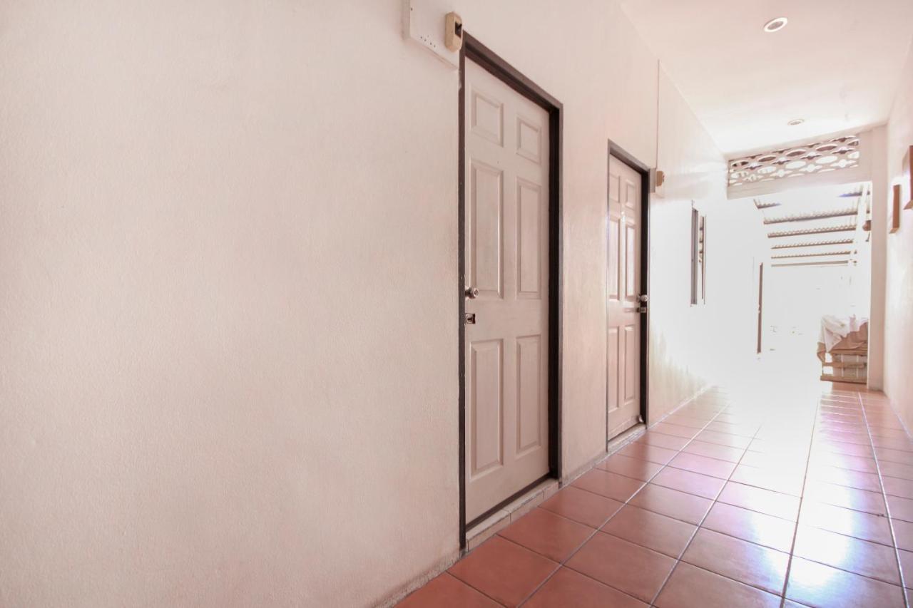 Oyo 1054 Phuket Backpacker Hostel Exterior foto