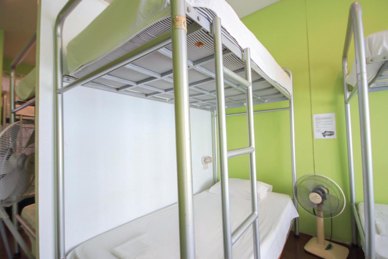 Oyo 1054 Phuket Backpacker Hostel Exterior foto