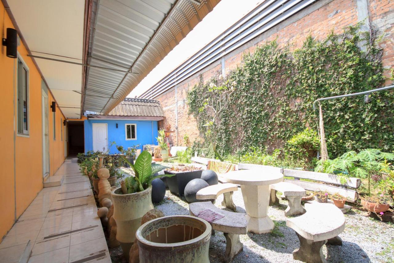 Oyo 1054 Phuket Backpacker Hostel Exterior foto