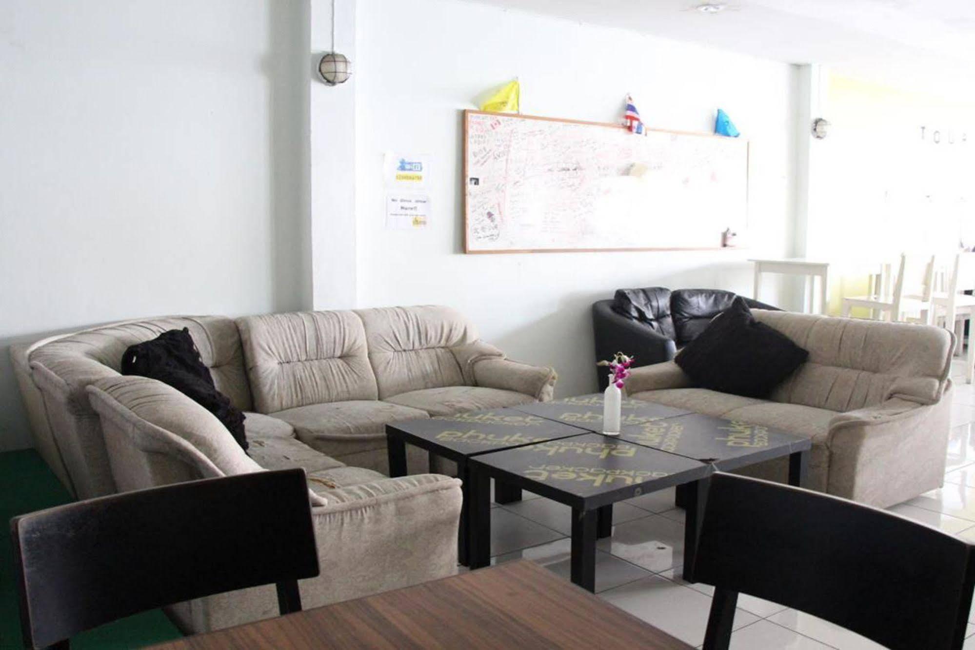 Oyo 1054 Phuket Backpacker Hostel Exterior foto