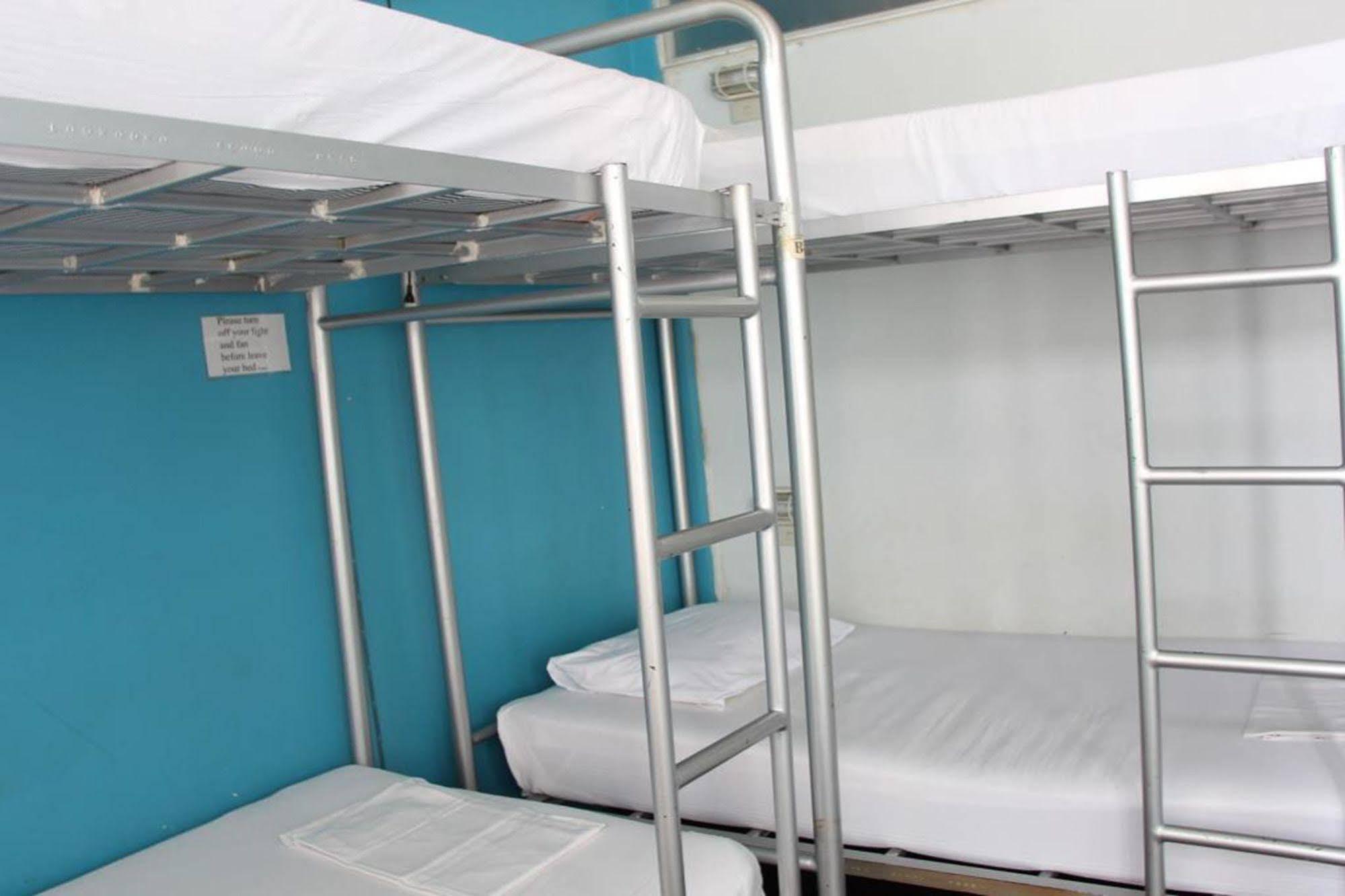Oyo 1054 Phuket Backpacker Hostel Exterior foto