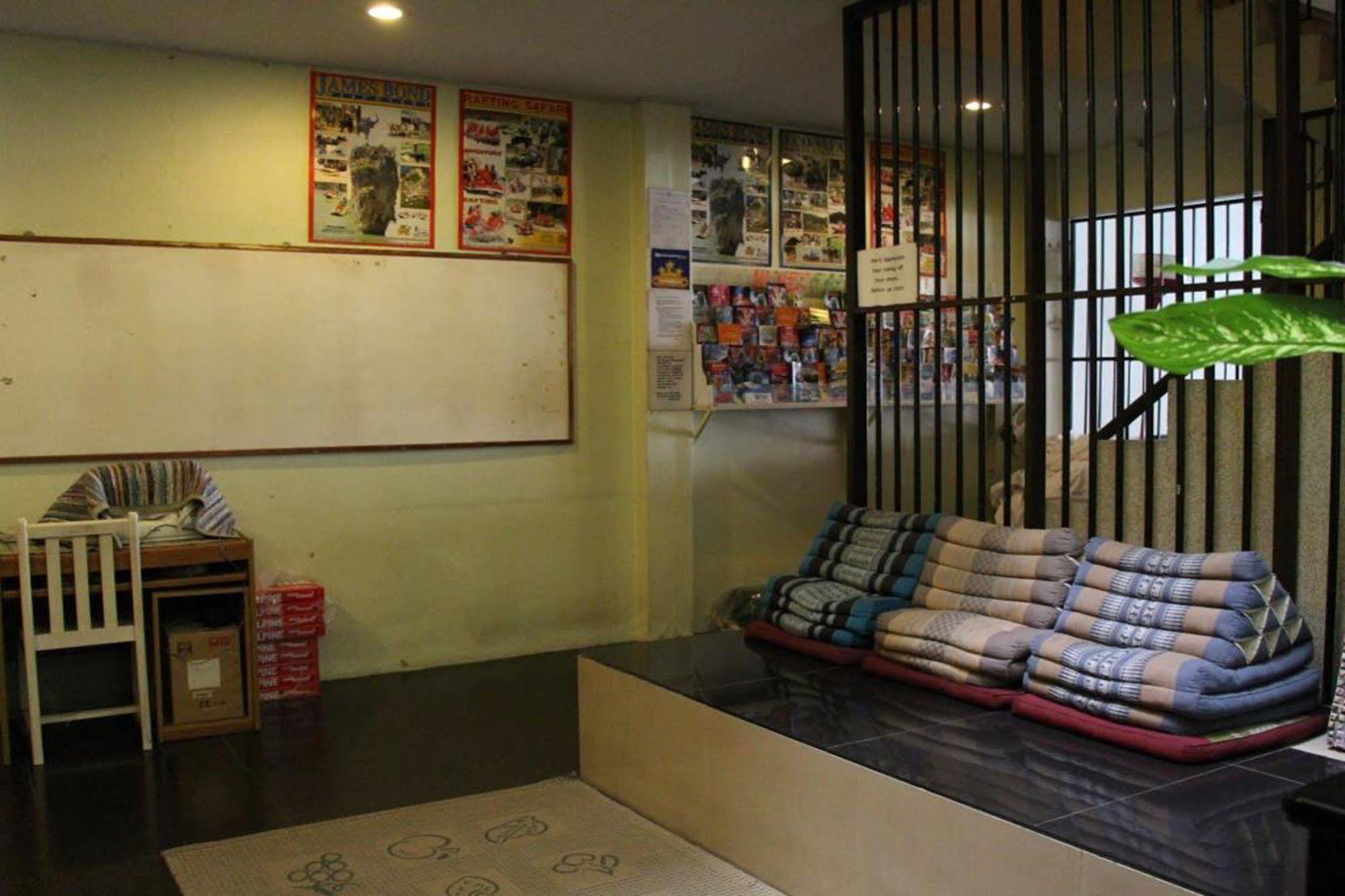 Oyo 1054 Phuket Backpacker Hostel Exterior foto