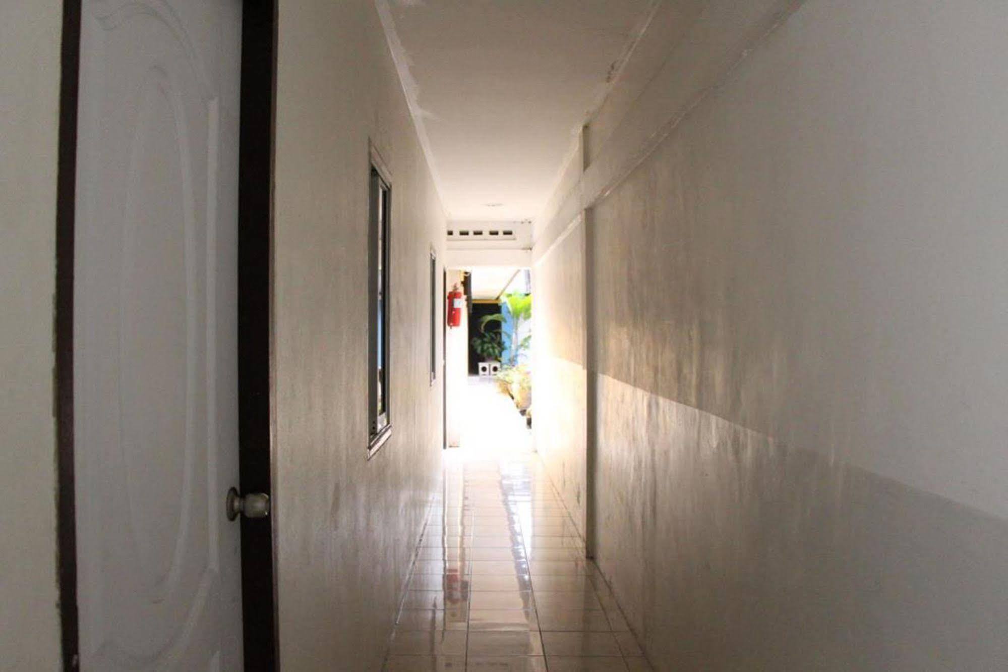 Oyo 1054 Phuket Backpacker Hostel Exterior foto